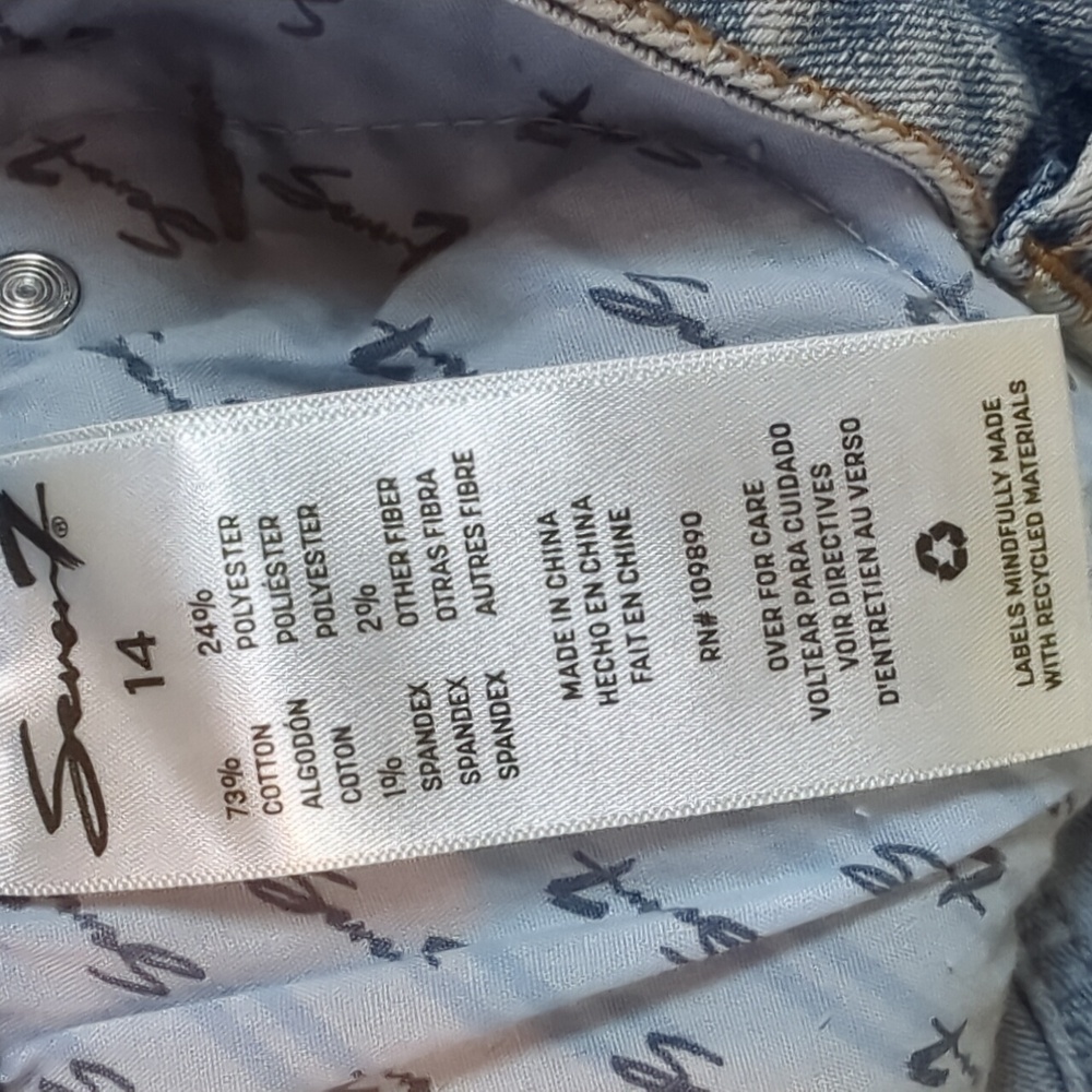 Seven7, Weekend Shorts, Light wash Jeans. Sz 14 - Picture 8 of 10